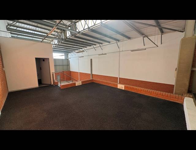 344M² WAREHOUSE TO LET IN LONGLAKE